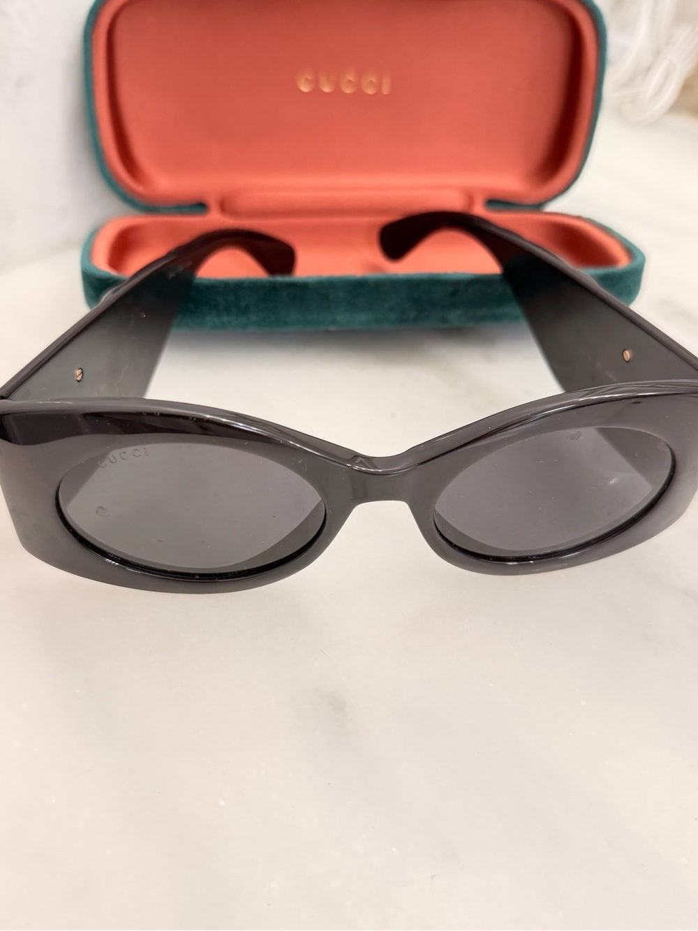 Authentic Gucci Black frames Dark Gray Oval Sunglasses Gold log